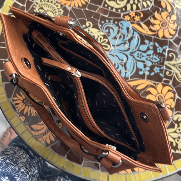 KENSIE Elegant Tan Woven Women's Bag - Picture 8 of 8